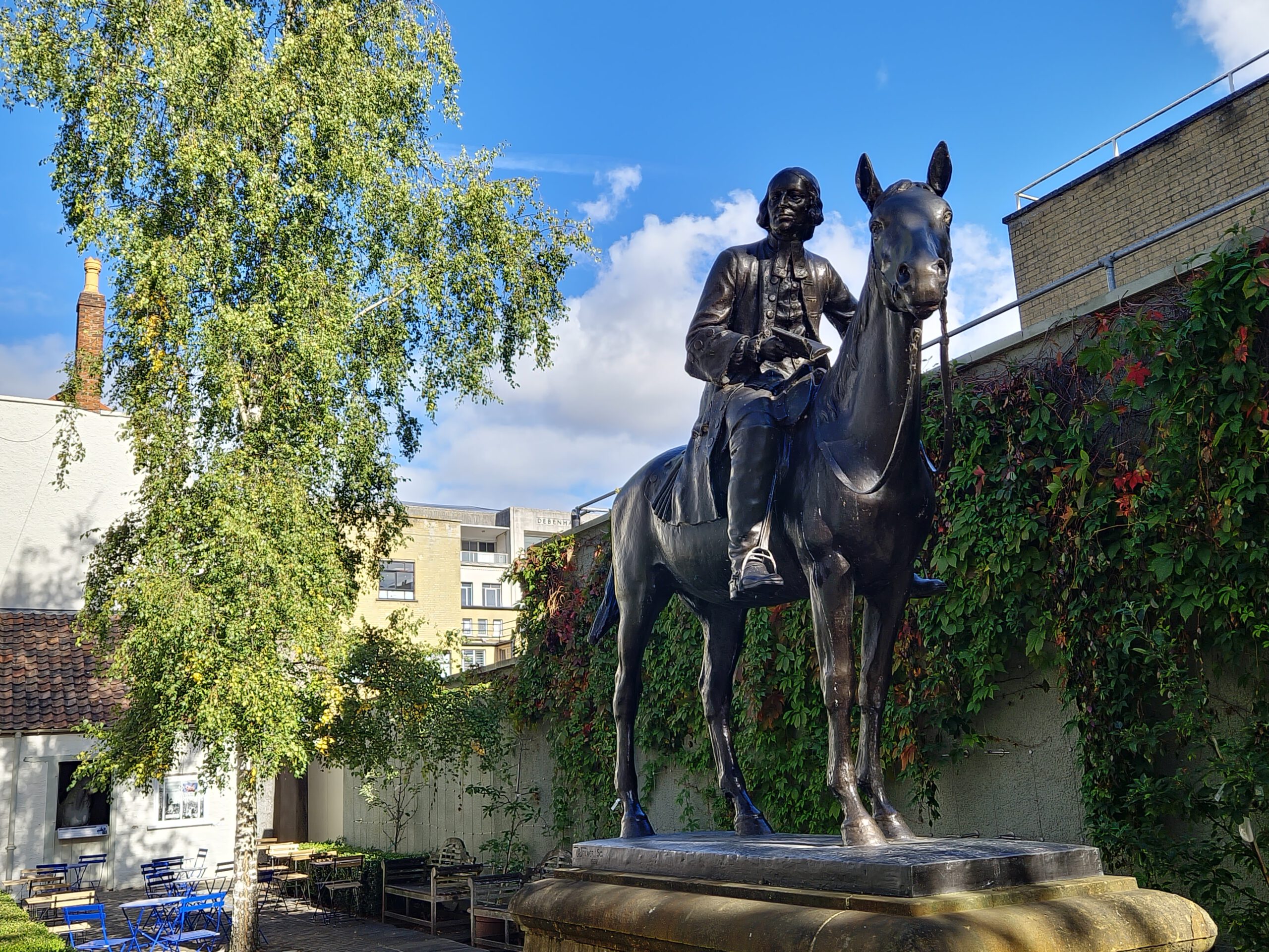 Standbeeld van John Wesley te paard in Bristol